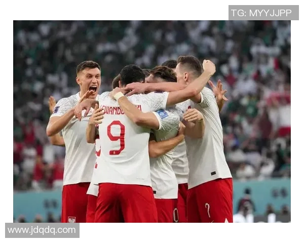 聚焦足球俱乐部核心球星展现球队灵魂力量与竞技巅峰魅力