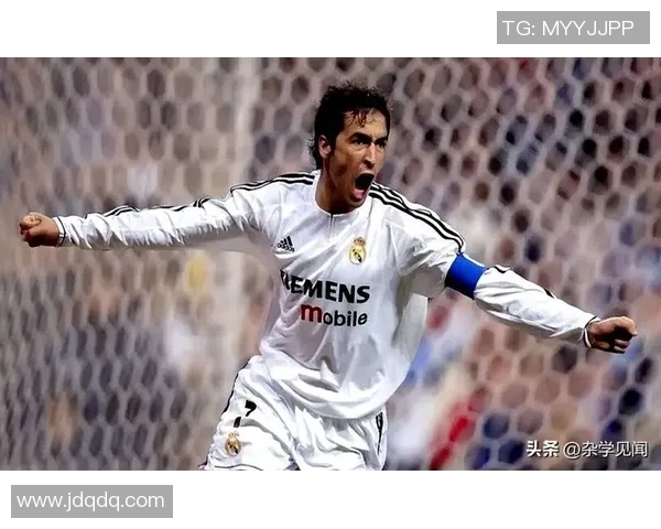 足球7号球星的传奇与荣耀盘点 历史上最具代表性的7号球员解析