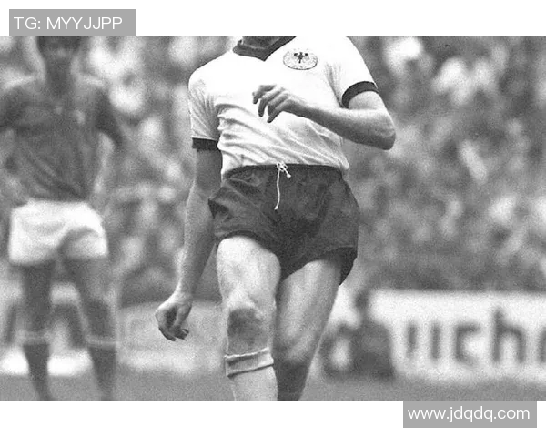 足球球星翘臀风采展示 引领运动与时尚的完美融合